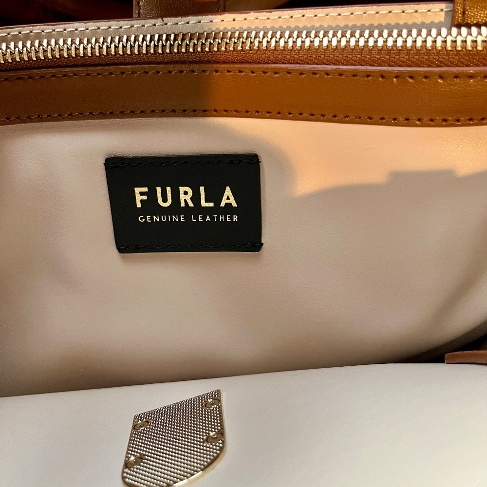 Authentic Furla Sofia Solid-Hued Large Leather To… - image 5